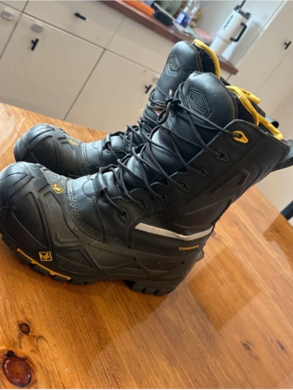 Men's Black Tera Work Boots with Yellow Accents - Heavy-Duty Safety Footwear